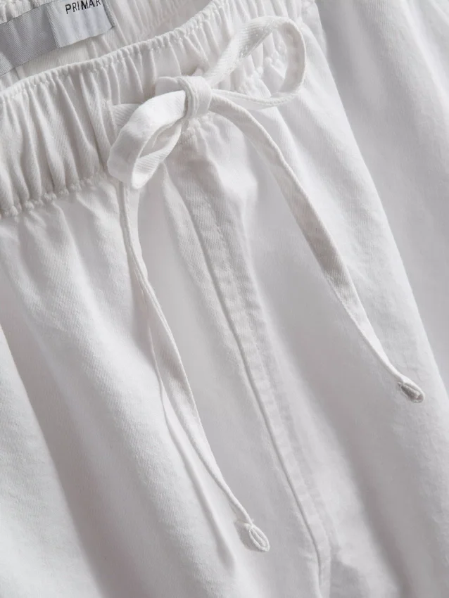 Pantalones cortos de mezclilla con dobladillo con volantes