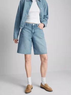 Pantalones cortos de mezclilla con dobladillo sin rematar