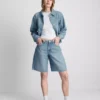 Pantalones cortos de mezclilla con dobladillo sin rematar