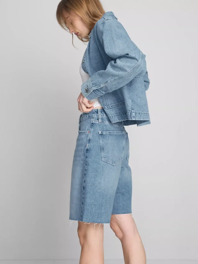 Pantalones cortos de mezclilla con dobladillo sin rematar