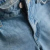 Pantalones cortos de mezclilla con dobladillo sin rematar