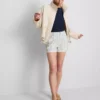 Pantalones cortos de mezclilla de talle medio con dobladillo