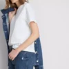 Pantalones cortos de mezclilla de talle medio con dobladillo