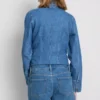 Pantalones cortos de mezclilla de talle medio con dobladillo