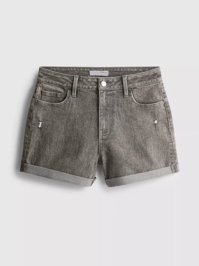 Pantalones cortos de mezclilla de talle medio con dobladillo