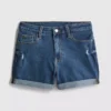 Pantalones cortos de mezclilla de talle medio con dobladillo