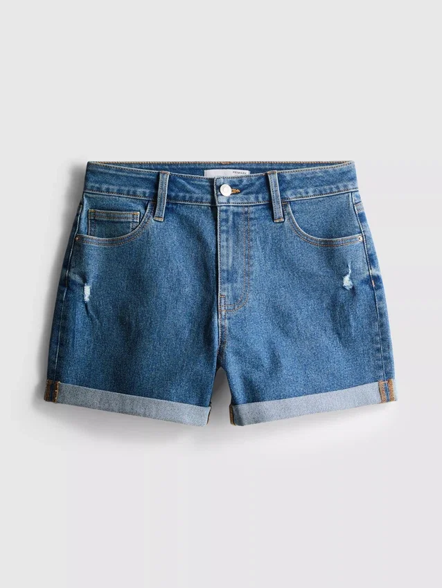 Pantalones cortos de mezclilla de talle medio con dobladillo