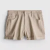 Pantalones cortos de mezclilla de talle medio con dobladillo