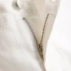 Pantalones cortos de mezclilla de talle medio con dobladillo