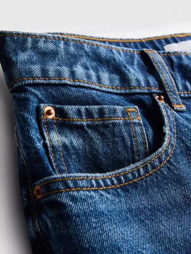 Pantalones cortos de mezclilla rasgados