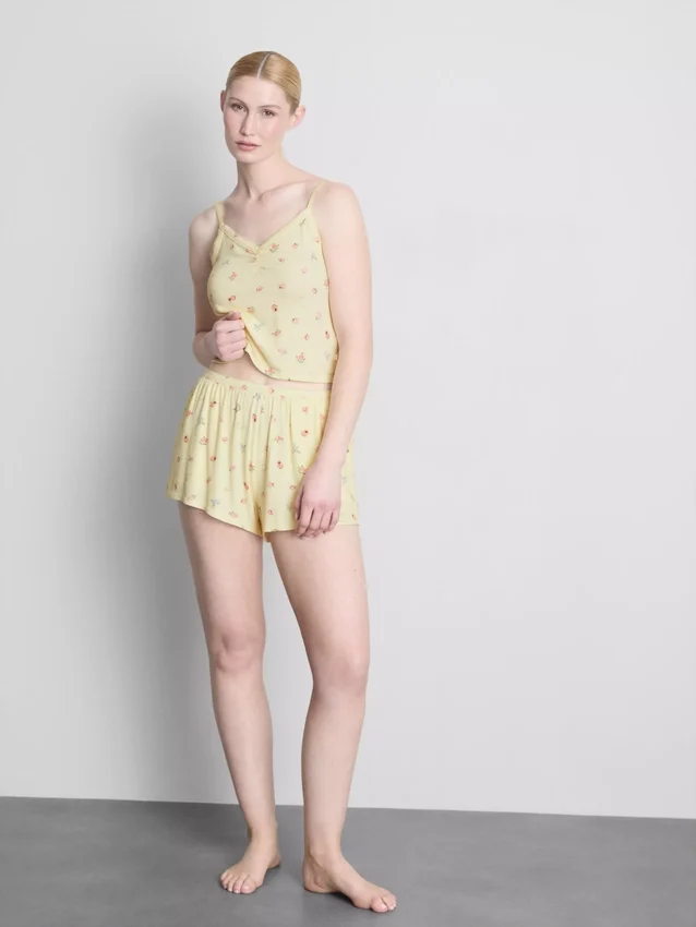 Pantalones cortos de pijama con estampado floral acanalado
