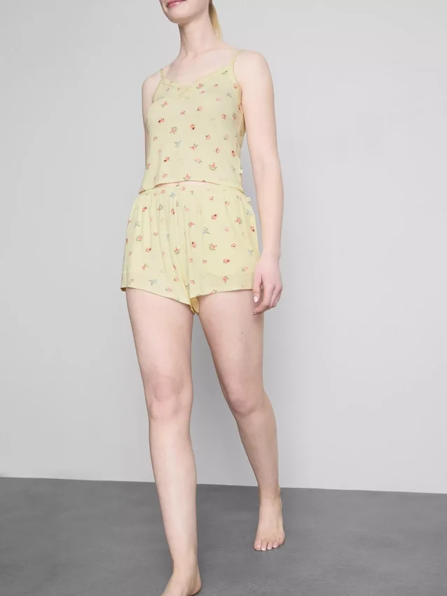 Pantalones cortos de pijama con estampado floral acanalado