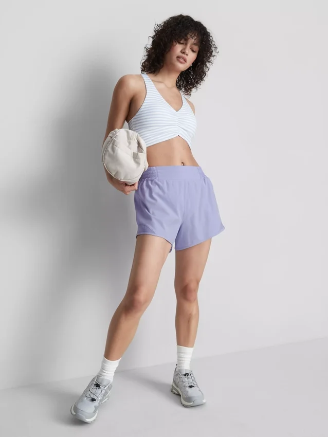 Pantalones cortos deportivos con paneles de malla