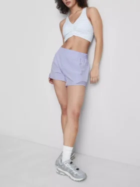 Pantalones cortos deportivos con paneles de malla