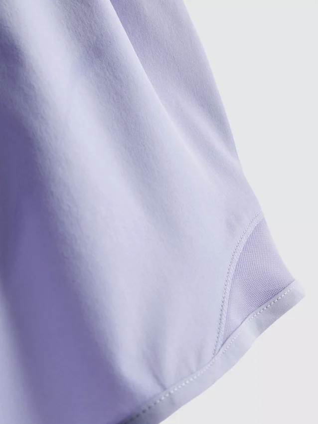 Pantalones cortos deportivos con paneles de malla
