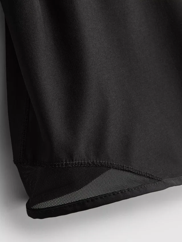 Pantalones cortos deportivos con paneles de malla