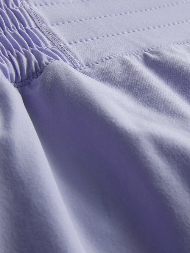 Pantalones cortos deportivos con paneles de malla