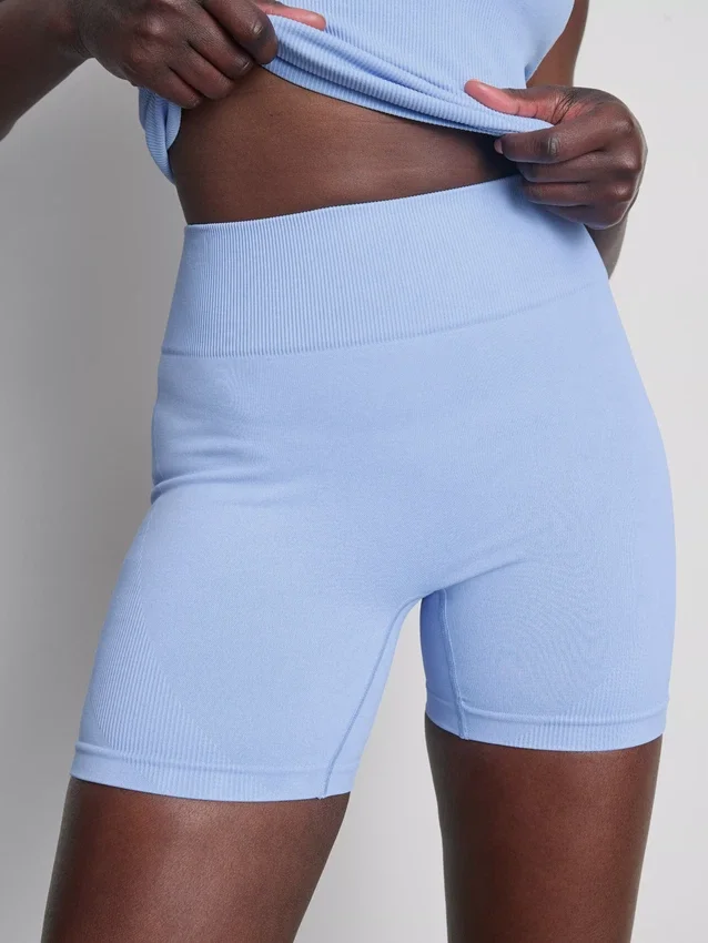 Pantalones cortos deportivos sin costuras con efecto fruncido