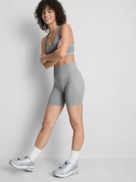 Pantalones cortos deportivos sin costuras de alto brillo