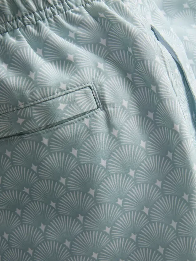 Pantalones cortos geométricos con diseño de abanico