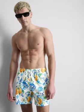Pantalones cortos naranjas con textura