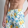 Pantalones cortos naranjas con textura