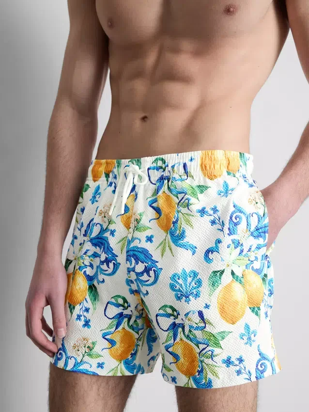 Pantalones cortos naranjas con textura