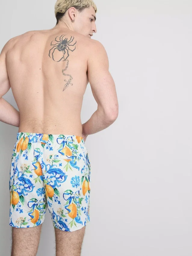 Pantalones cortos naranjas con textura