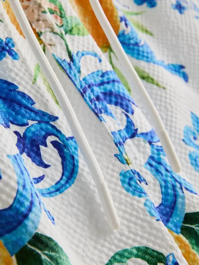 Pantalones cortos naranjas con textura