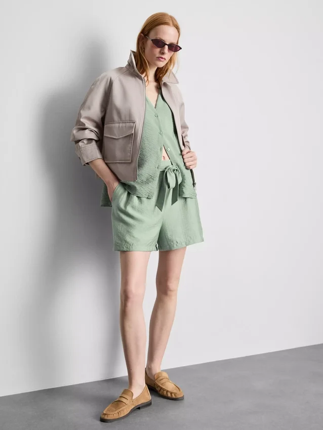 Pantalones cortos sin braguita con cinturón