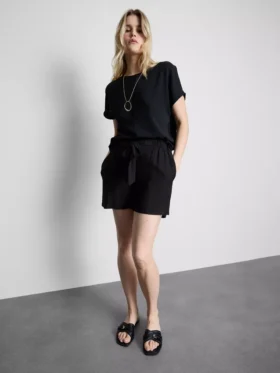Pantalones cortos sin braguita con cinturón