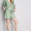 Pantalones cortos sin braguita con cinturón