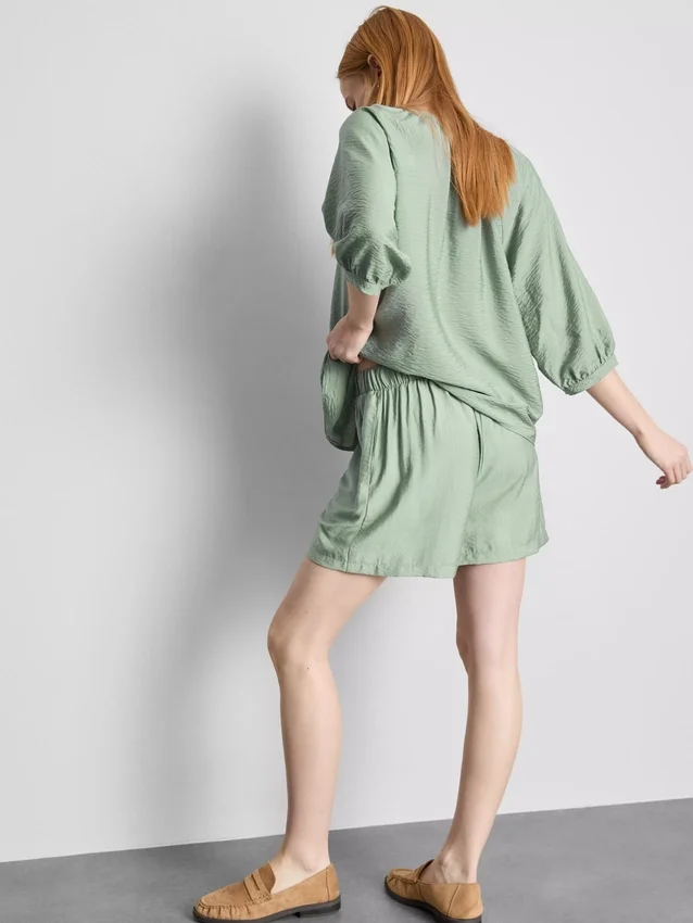 Pantalones cortos sin braguita con cinturón