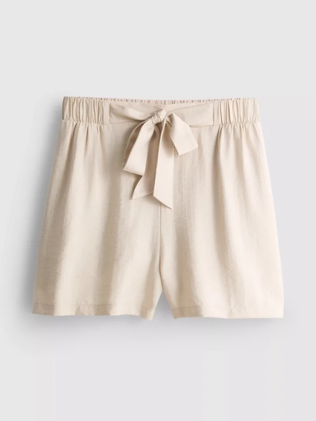 Pantalones cortos sin braguita con cinturón
