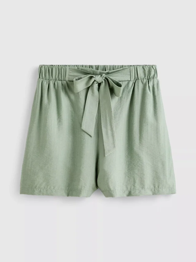 Pantalones cortos sin braguita con cinturón
