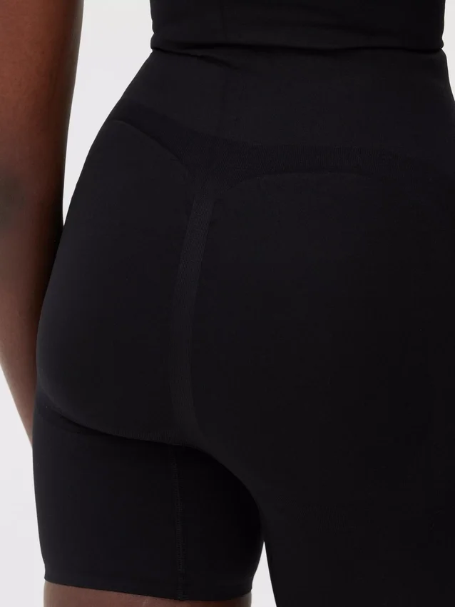 Pantalones cortos sin costuras con efecto levantador de glúteos