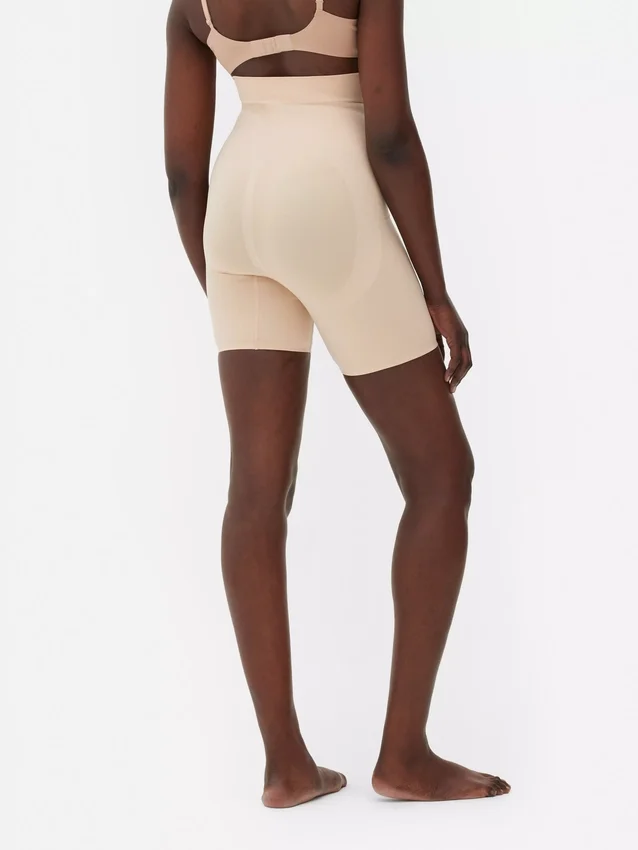 Pantalones cortos sin costuras con efecto levantador de glúteos
