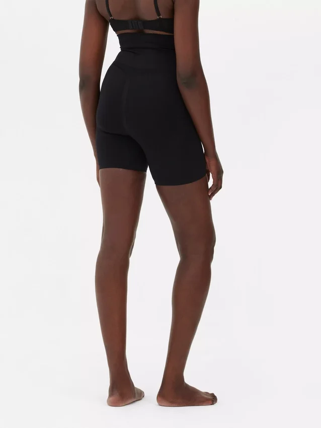 Pantalones cortos sin costuras con efecto levantador de glúteos