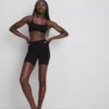 Pantalones cortos sin costuras que realzan los glúteos