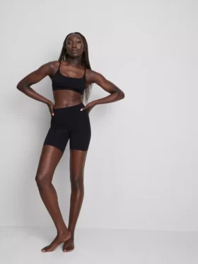 Pantalones cortos sin costuras que realzan los glúteos