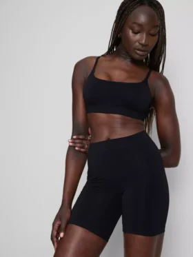 Pantalones cortos sin costuras que realzan los glúteos