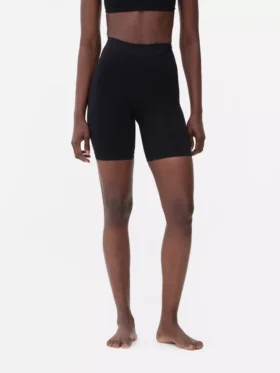 Pantalones cortos sin costuras que realzan los glúteos