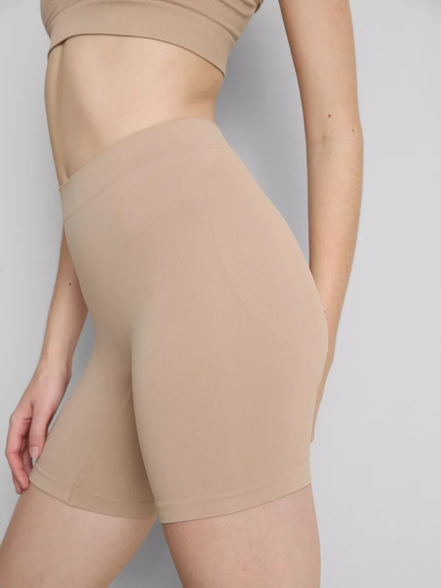 Pantalones cortos sin costuras que realzan los glúteos