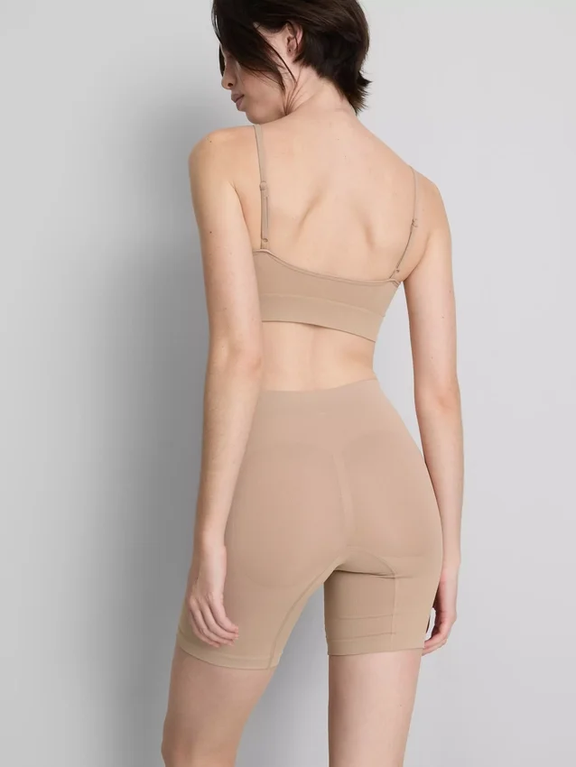 Pantalones cortos sin costuras que realzan los glúteos