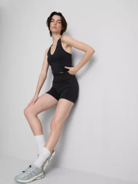 Pantalones cortos sin costuras que se ajustan al contorno