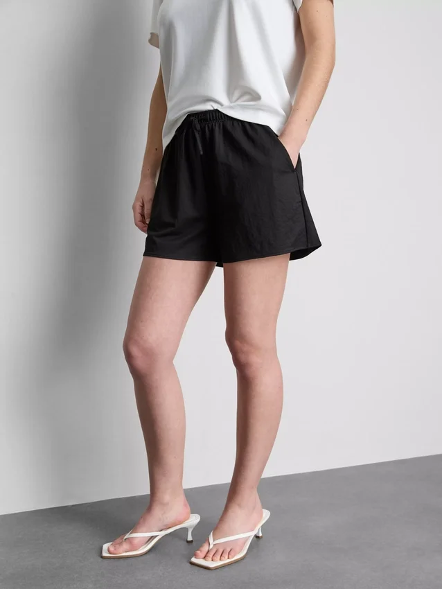 Pantalones cortos texturizados con cordón