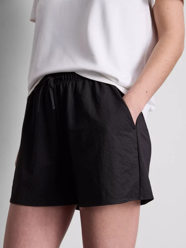 Pantalones cortos texturizados con cordón