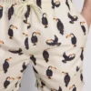 Pantalones cortos tipo bermuda con estampado de tucán y cintura con cordón