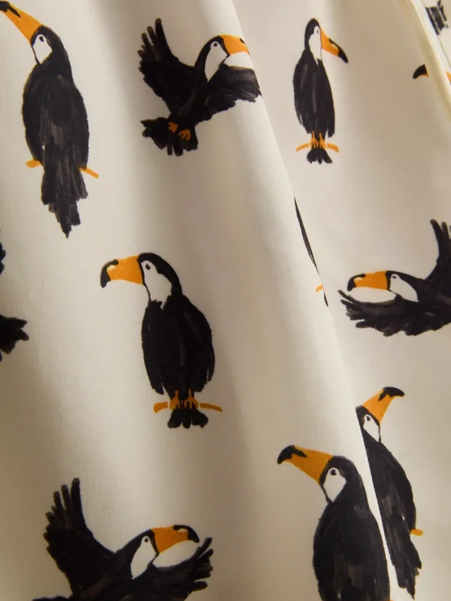 Pantalones cortos tipo bermuda con estampado de tucán y cintura con cordón