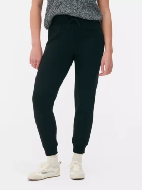 Pantalones de chándal ajustados con cordón